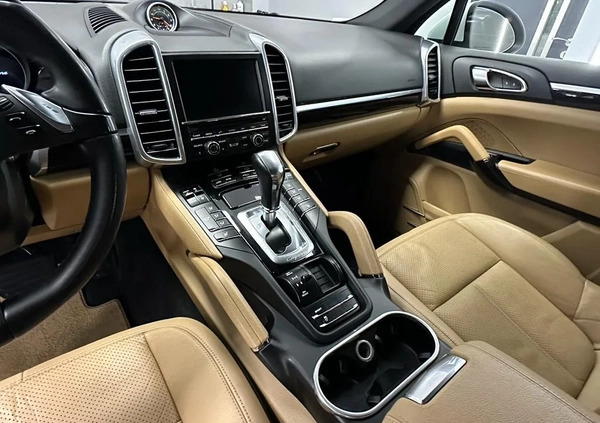 Porsche Cayenne cena 105500 przebieg: 188100, rok produkcji 2014 z Białystok małe 497